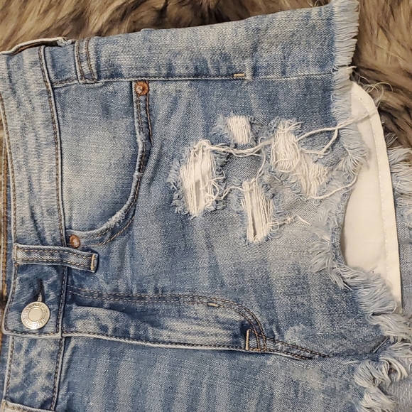 American Eagle Hi-Rise Distressed Shorts - Picture 2 of 5